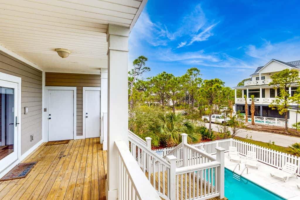 Spacious dog-friendly home with pool, hot tub, access to tennis, pickle ball, pools