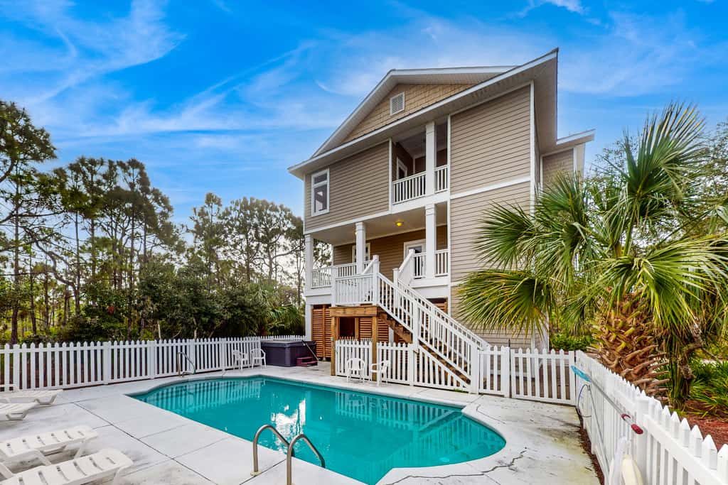 Spacious dog-friendly home with pool, hot tub, access to tennis, pickle ball, pools