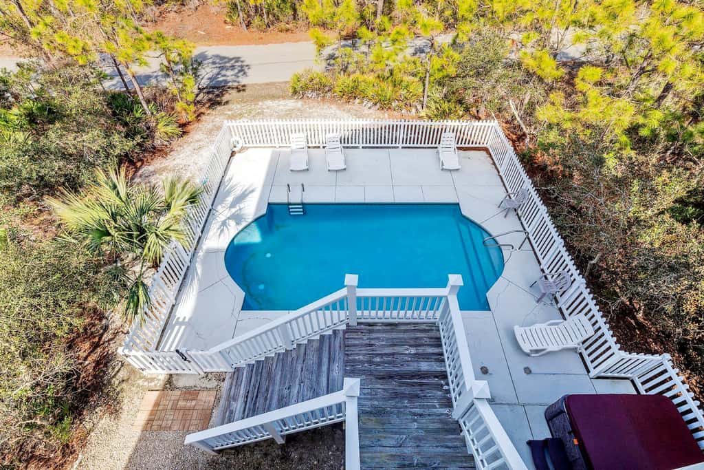 Spacious dog-friendly home with pool, hot tub, access to tennis, pickle ball, pools