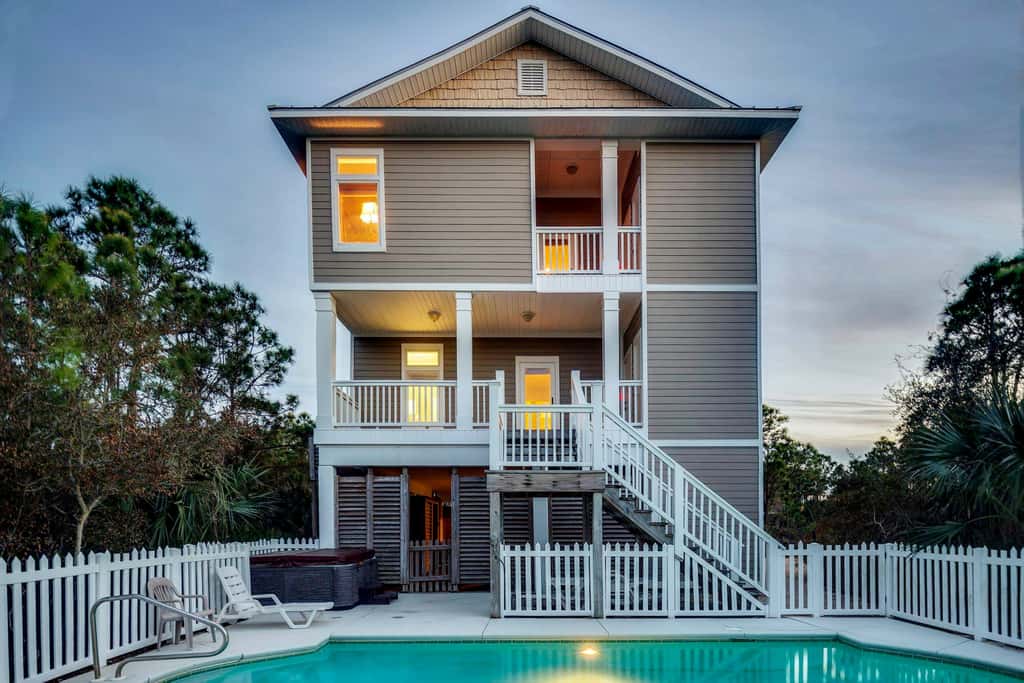 Spacious dog-friendly home with pool, hot tub, access to tennis, pickle ball, pools