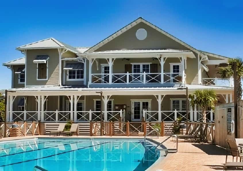 Spacious dog-friendly home with pool, hot tub, access to tennis, pickle ball, pools