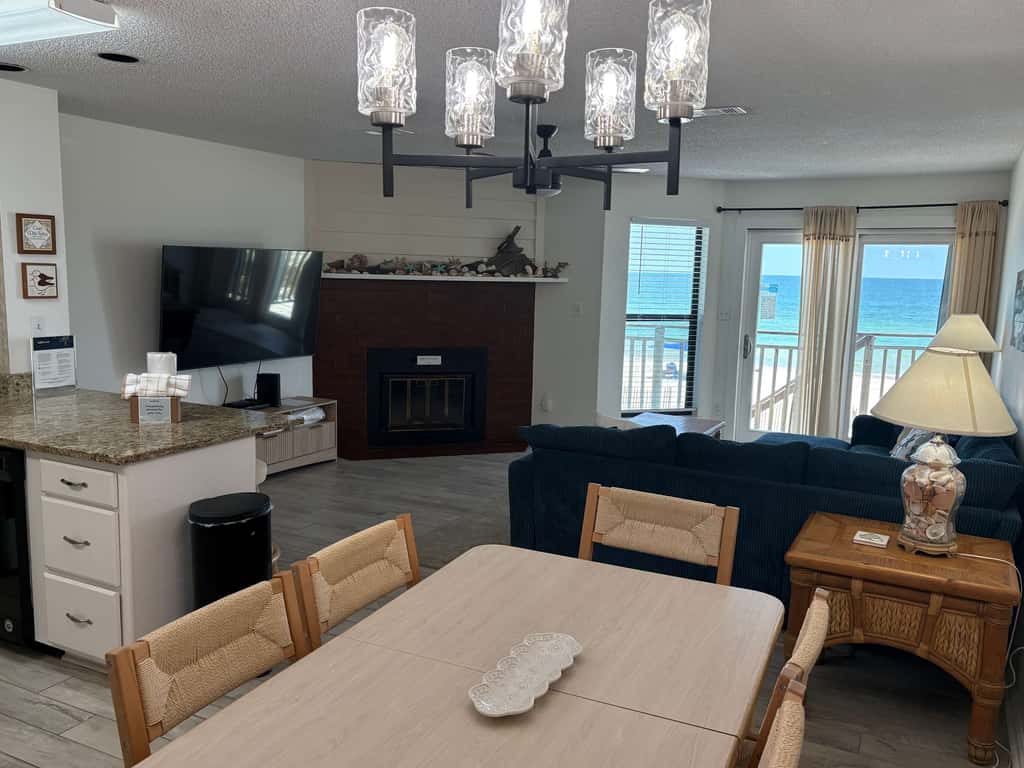 Dog-friendly beachfront townhouse with community pool, washer&dryer, central AC
