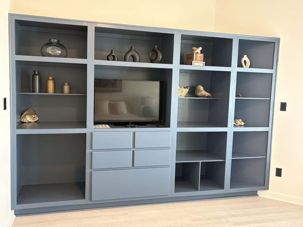 Dog-friendly beachfront townhouse with community pool, washer&dryer, central AC