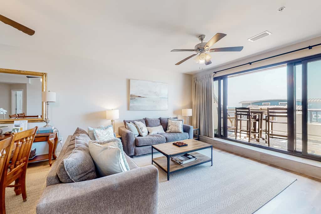 Renovated oceanfront condo with lanai, pool, hot tub & view - snowbird-friendly