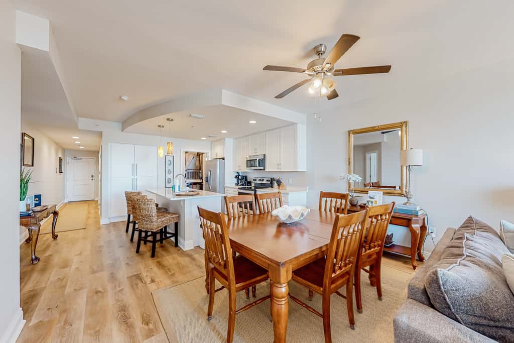 Renovated oceanfront condo with lanai, pool, hot tub & view - snowbird-friendly
