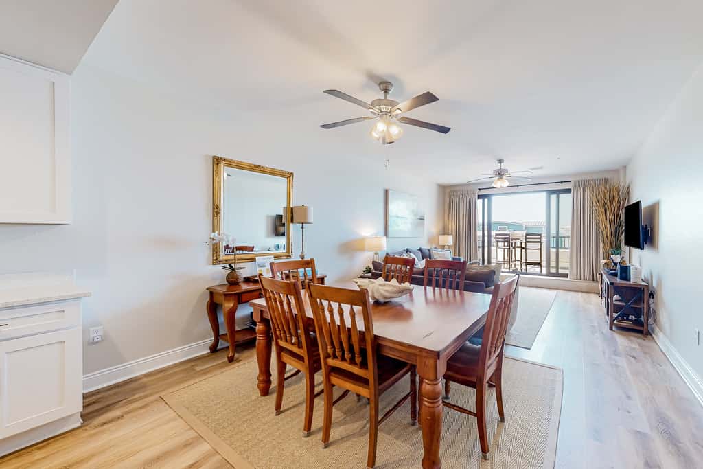 Renovated oceanfront condo with lanai, pool, hot tub & view - snowbird-friendly