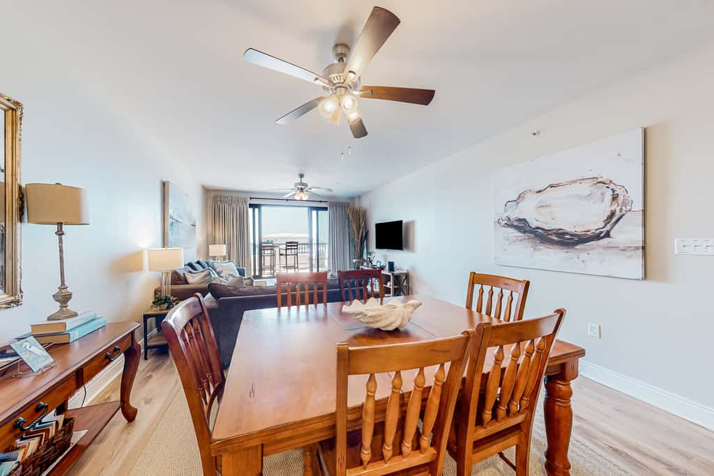 Renovated oceanfront condo with lanai, pool, hot tub & view - snowbird-friendly