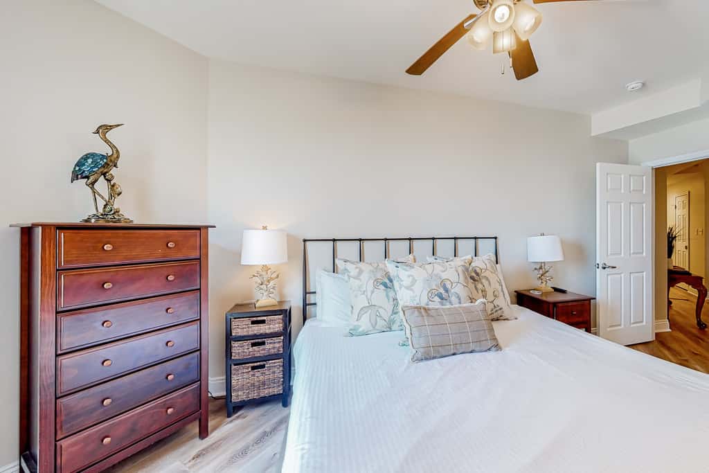 Renovated oceanfront condo with lanai, pool, hot tub & view - snowbird-friendly