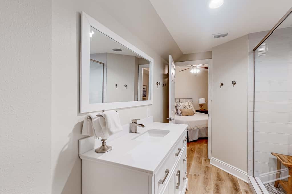 Renovated oceanfront condo with lanai, pool, hot tub & view - snowbird-friendly