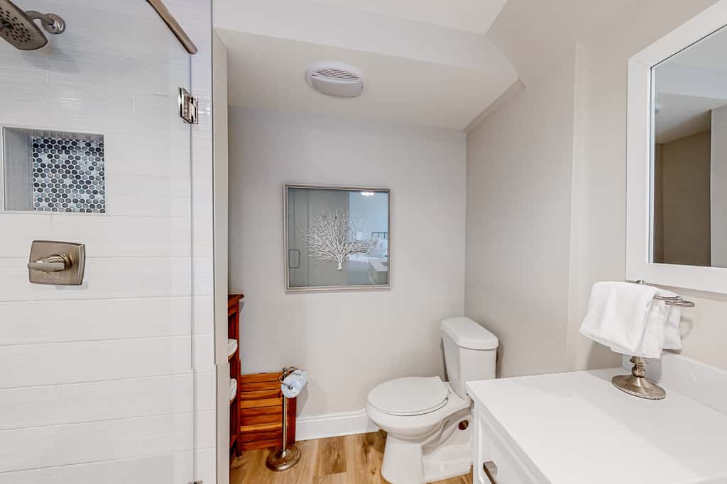 Renovated oceanfront condo with lanai, pool, hot tub & view - snowbird-friendly