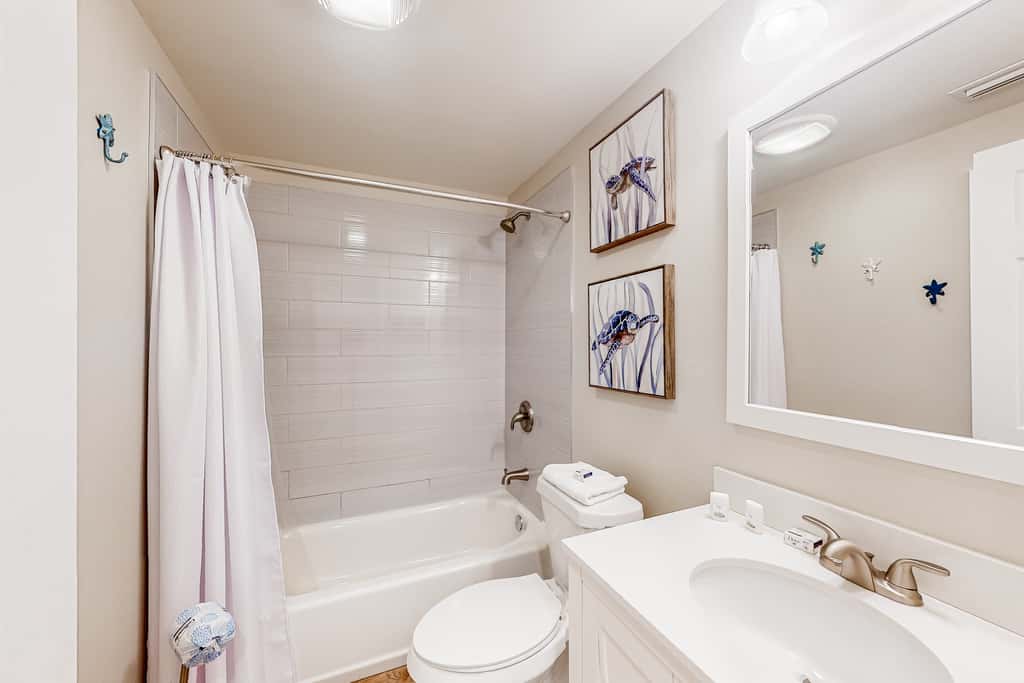 Renovated oceanfront condo with lanai, pool, hot tub & view - snowbird-friendly