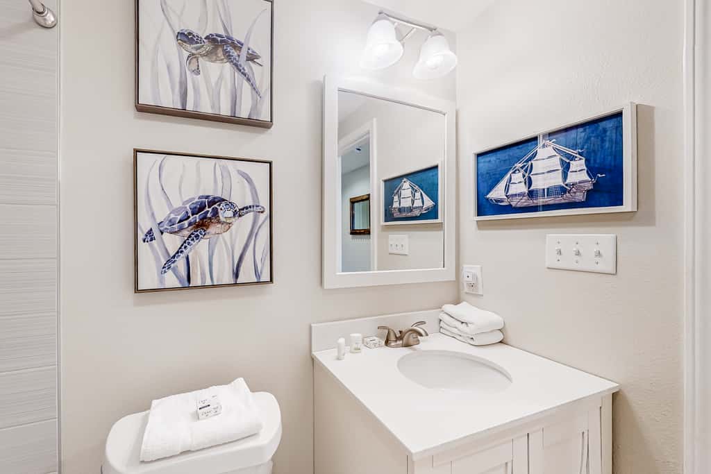 Renovated oceanfront condo with lanai, pool, hot tub & view - snowbird-friendly