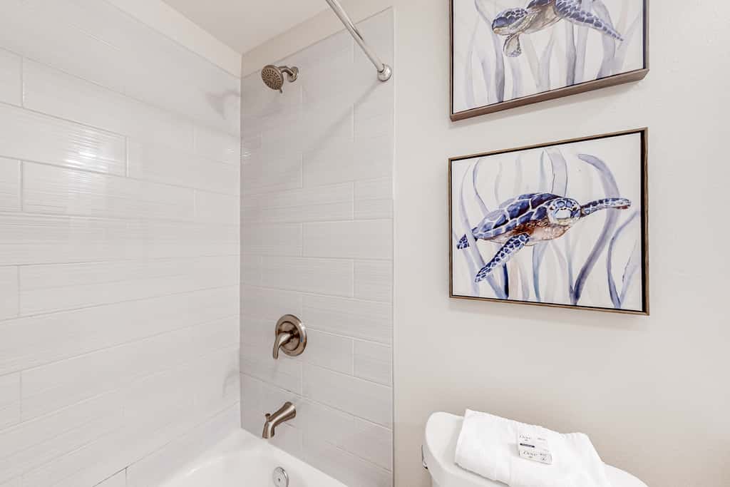 Renovated oceanfront condo with lanai, pool, hot tub & view - snowbird-friendly