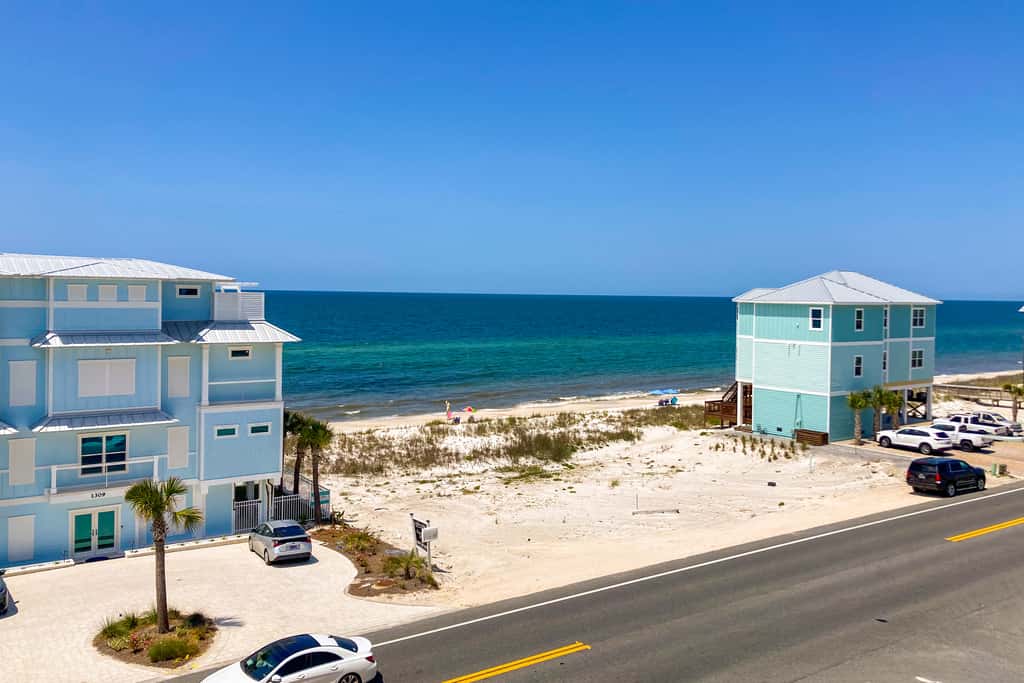 Renovated oceanfront condo with lanai, pool, hot tub & view - snowbird-friendly