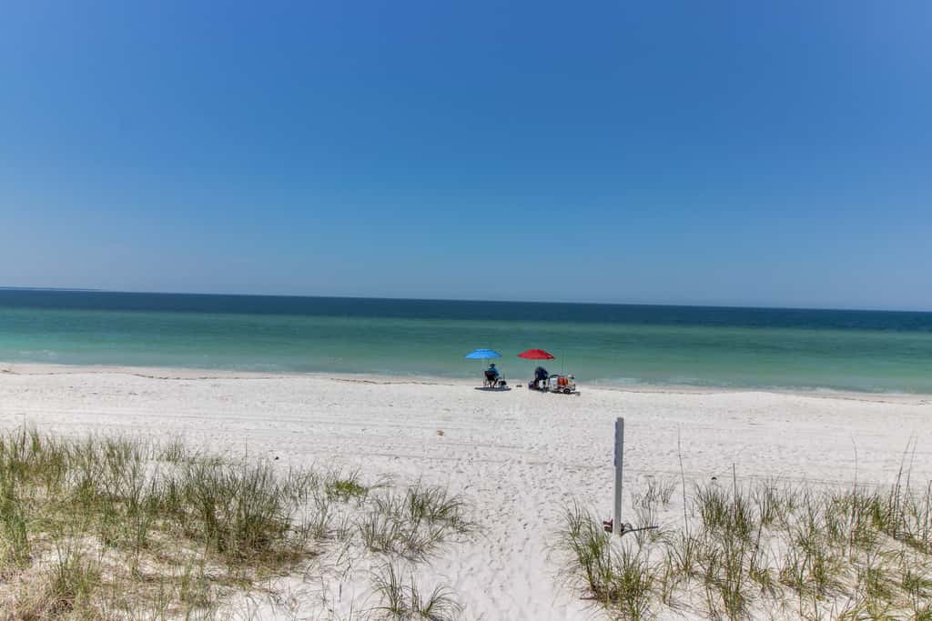 Renovated oceanfront condo with lanai, pool, hot tub & view - snowbird-friendly