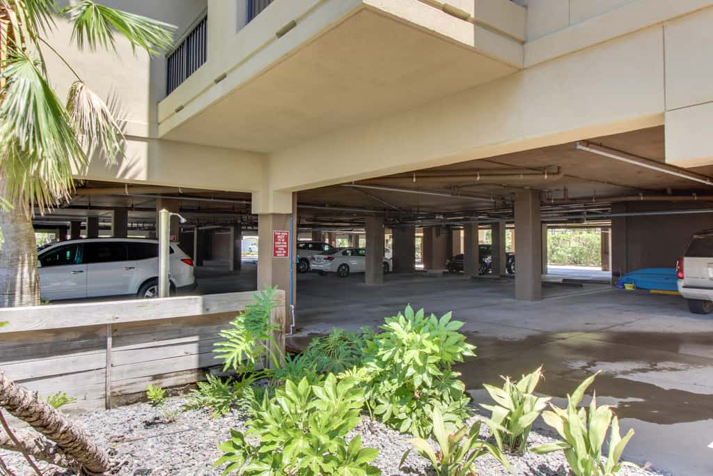 Renovated oceanfront condo with lanai, pool, hot tub & view - snowbird-friendly