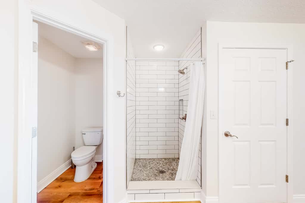 Ocean view condo with central AC, WiFi, washer&dryer, access to pool, hot tub