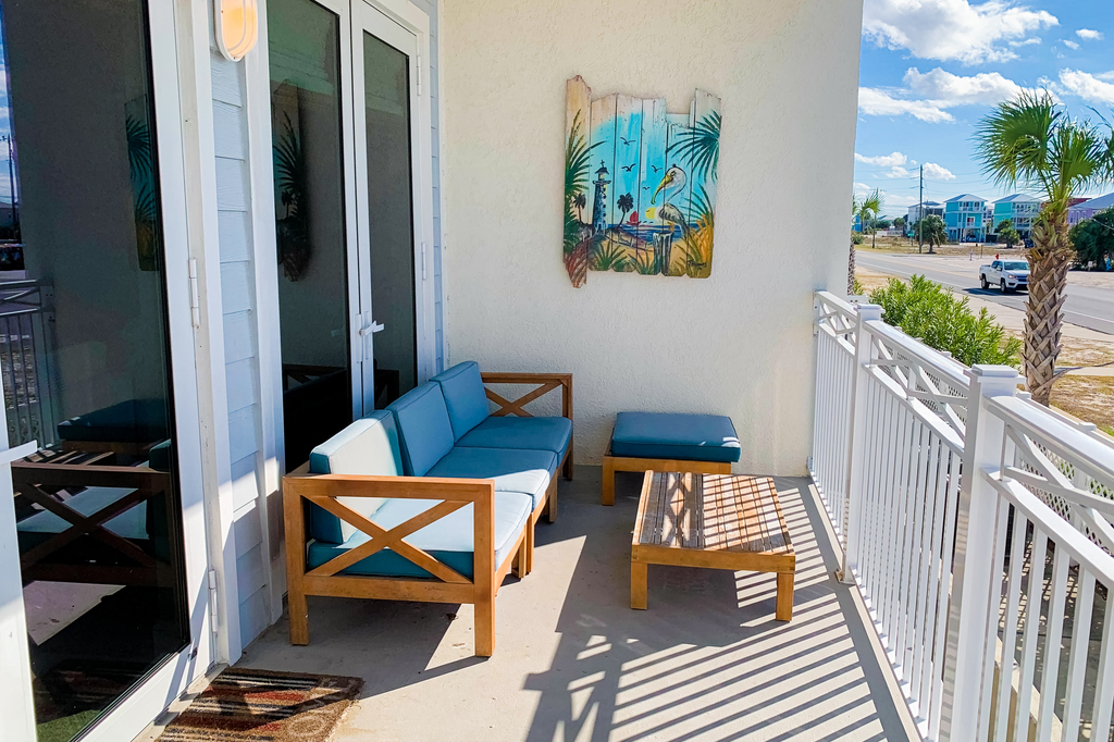 Sunny nautical condo with on-site hot tub, pool, & gym - internet, WD, & AC