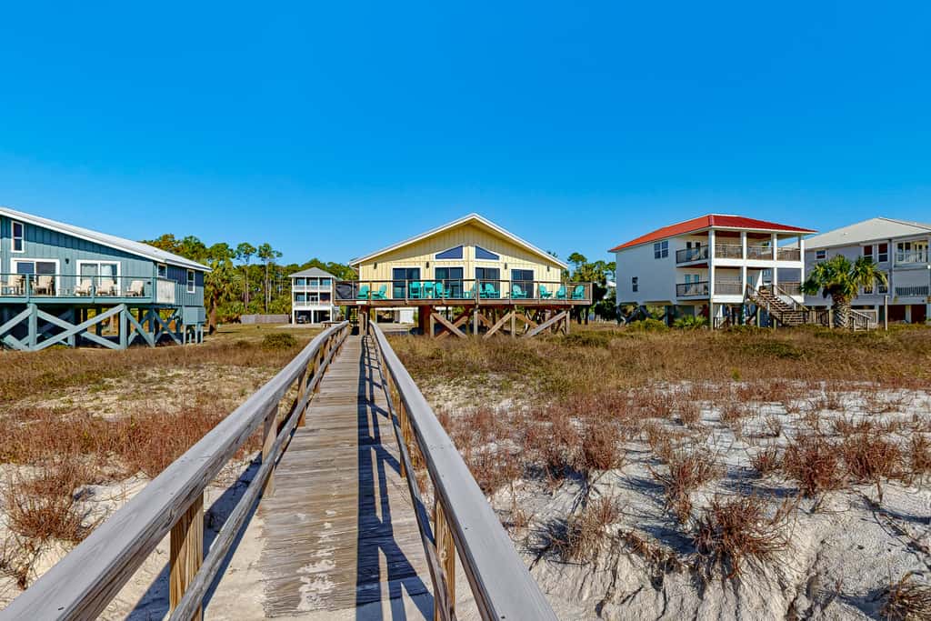 Dog-friendly gulf front home with panoramic gulf views from the sundeck