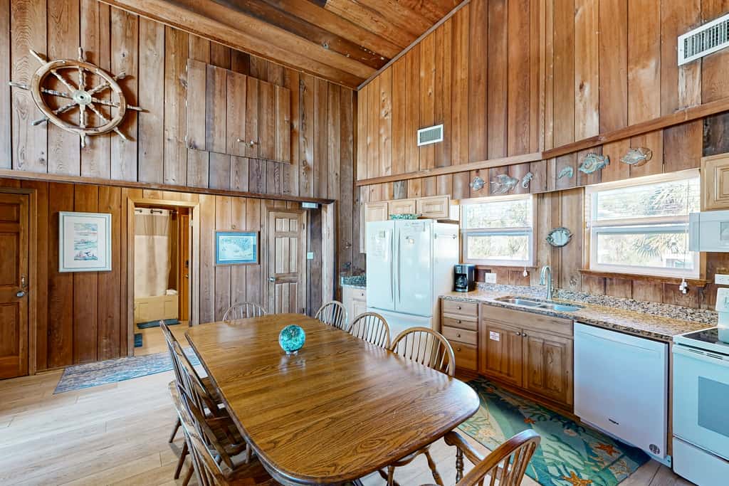 Dog-friendly gulf front home with panoramic gulf views from the sundeck