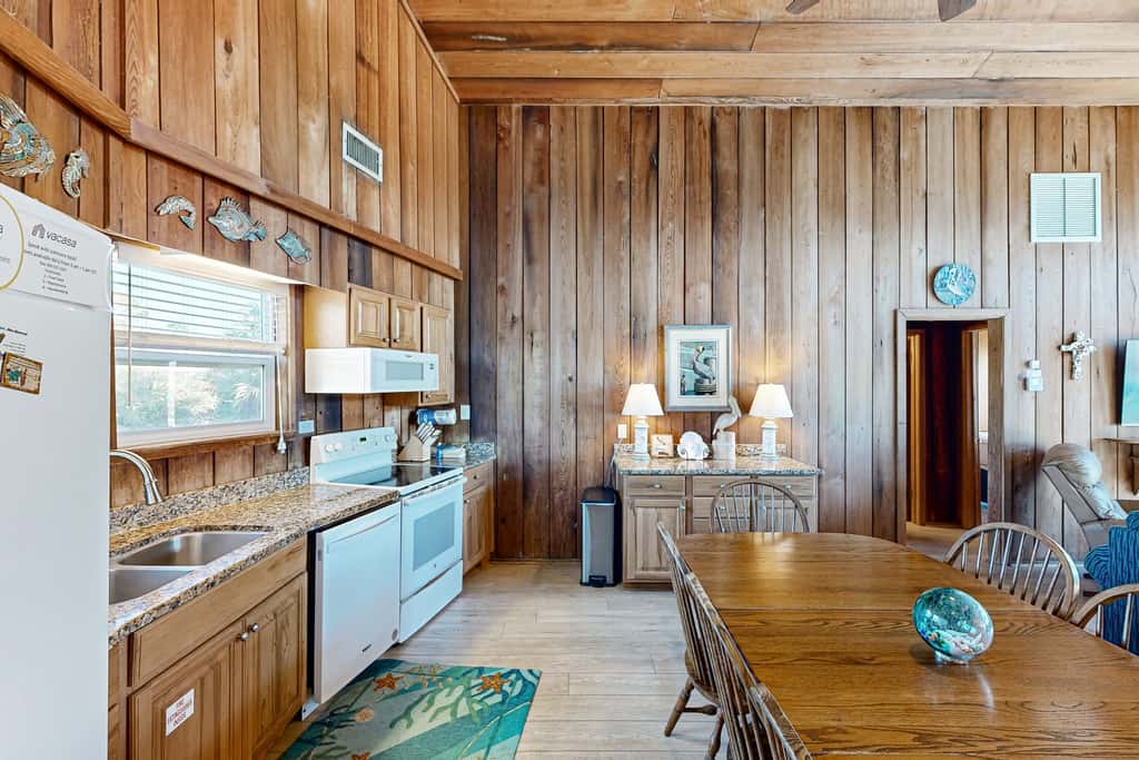 Dog-friendly gulf front home with panoramic gulf views from the sundeck