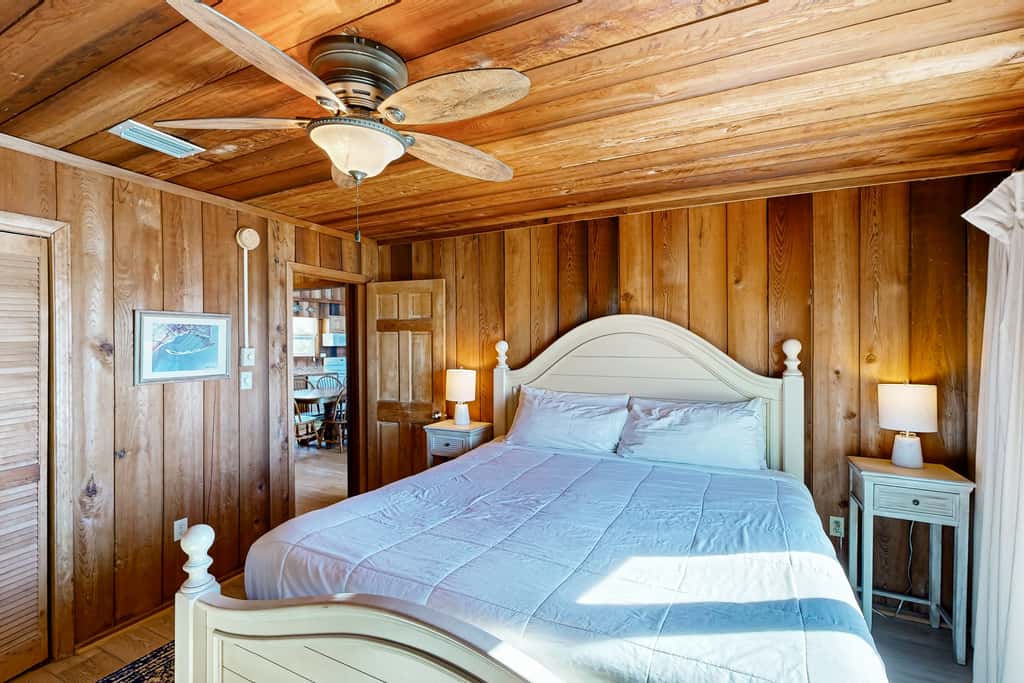 Dog-friendly gulf front home with panoramic gulf views from the sundeck