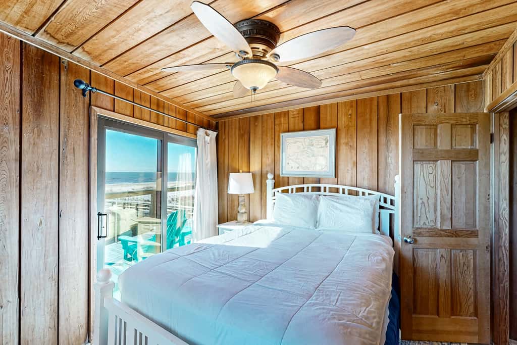Dog-friendly gulf front home with panoramic gulf views from the sundeck