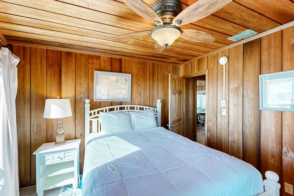 Dog-friendly gulf front home with panoramic gulf views from the sundeck