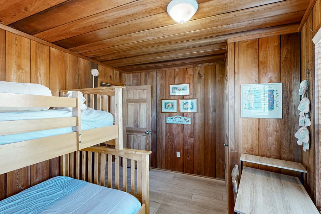 Dog-friendly gulf front home with panoramic gulf views from the sundeck
