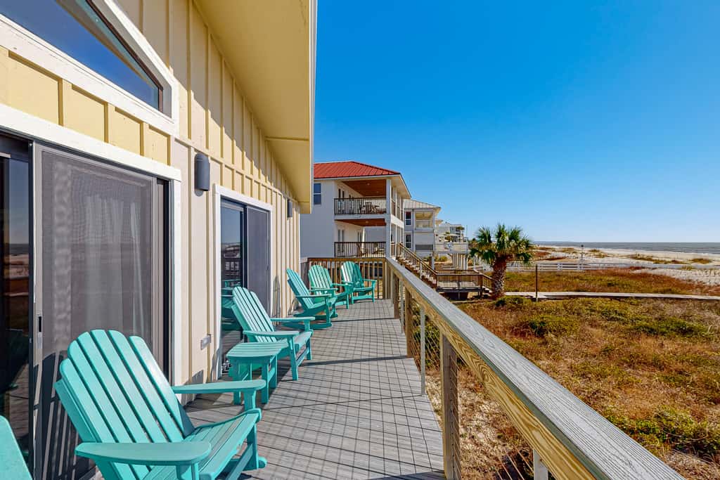 Dog-friendly gulf front home with panoramic gulf views from the sundeck