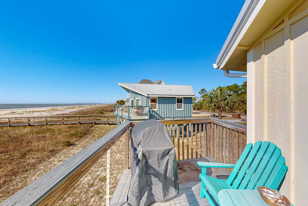 Dog-friendly gulf front home with panoramic gulf views from the sundeck