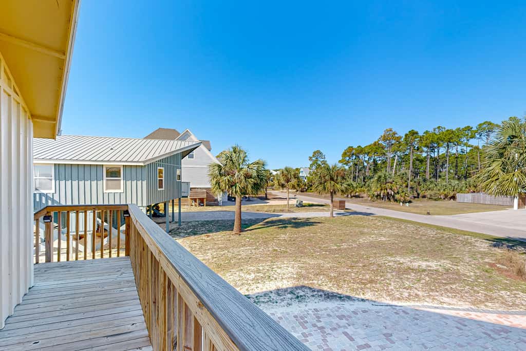 Dog-friendly gulf front home with panoramic gulf views from the sundeck