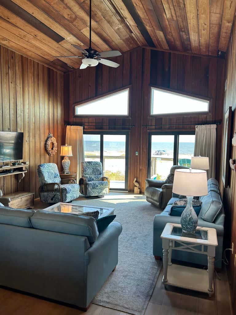 Dog-friendly gulf front home with panoramic gulf views from the sundeck