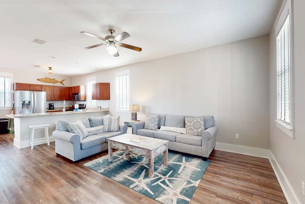 2-story beach cottage with pools, hot tub, gym, patio, & AC - dog-friendly