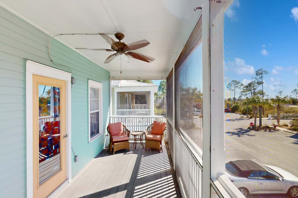 2-story beach cottage with pools, hot tub, gym, patio, & AC - dog-friendly