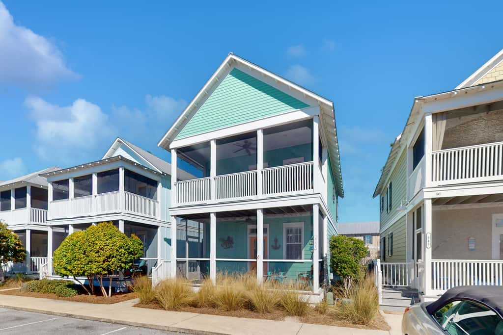 2-story beach cottage with pools, hot tub, gym, patio, & AC - dog-friendly