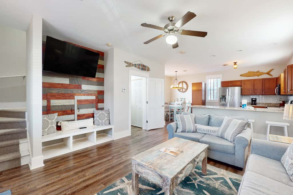 2-story beach cottage with pools, hot tub, gym, patio, & AC - dog-friendly