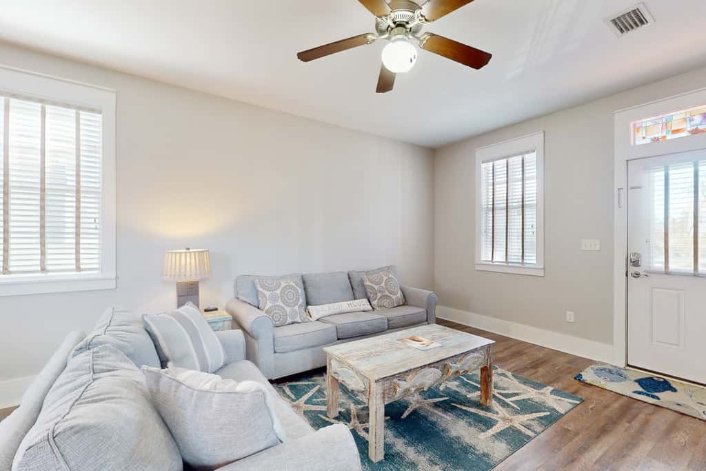 2-story beach cottage with pools, hot tub, gym, patio, & AC - dog-friendly