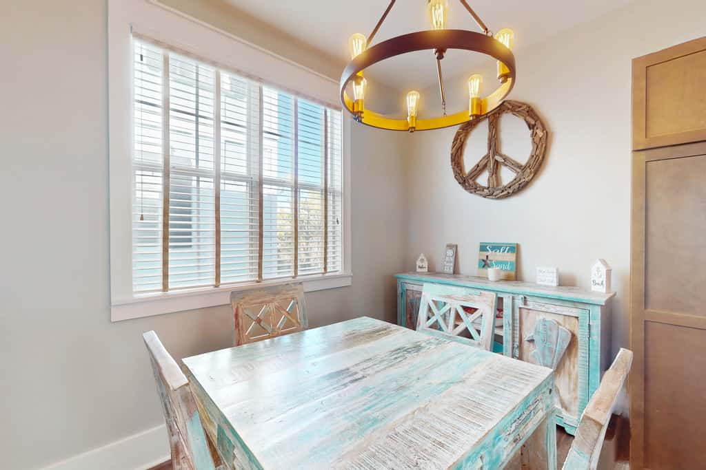 2-story beach cottage with pools, hot tub, gym, patio, & AC - dog-friendly