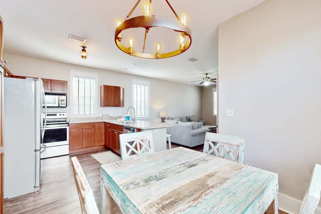 2-story beach cottage with pools, hot tub, gym, patio, & AC - dog-friendly
