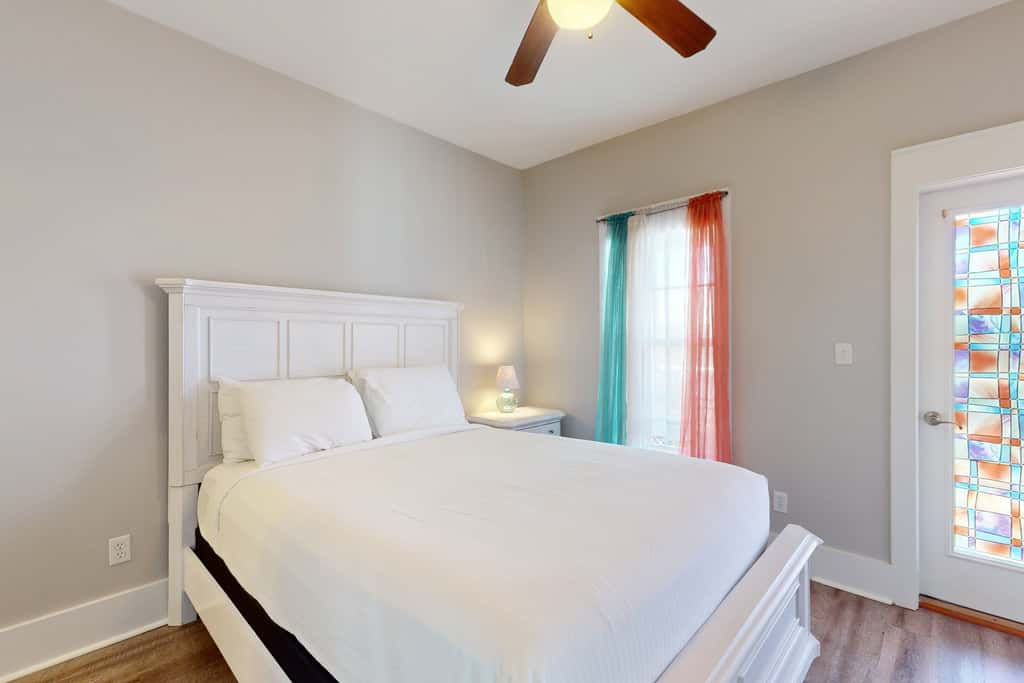 2-story beach cottage with pools, hot tub, gym, patio, & AC - dog-friendly
