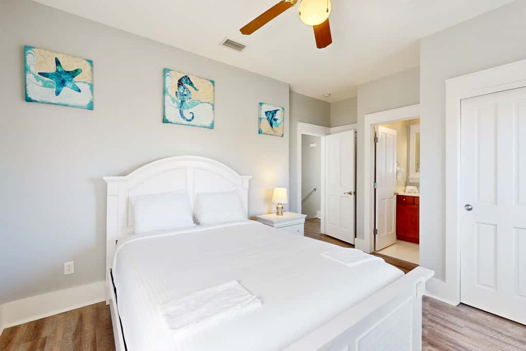 2-story beach cottage with pools, hot tub, gym, patio, & AC - dog-friendly