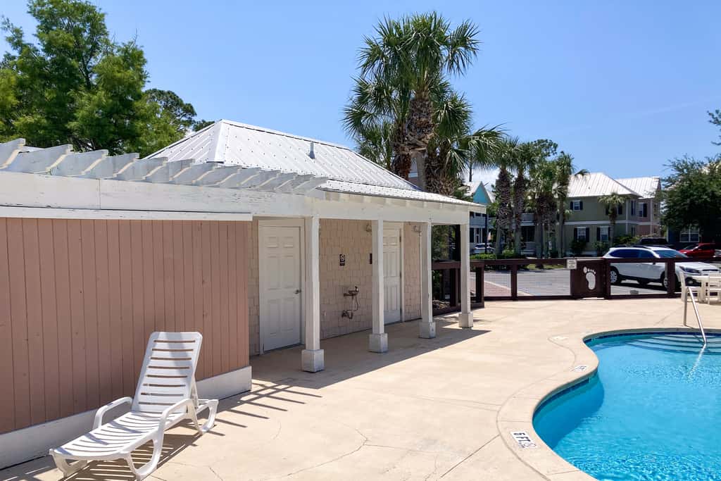 2-story beach cottage with pools, hot tub, gym, patio, & AC - dog-friendly