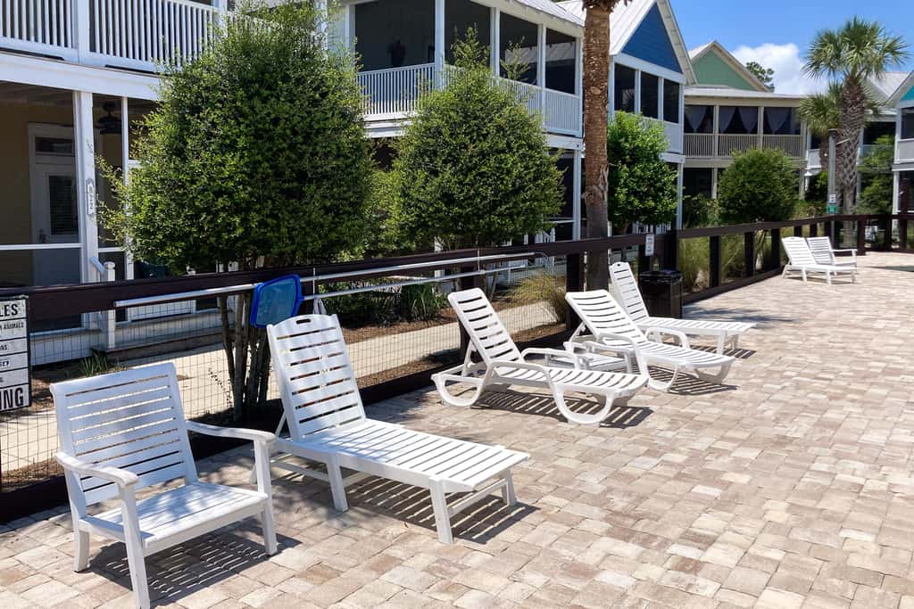 2-story beach cottage with pools, hot tub, gym, patio, & AC - dog-friendly