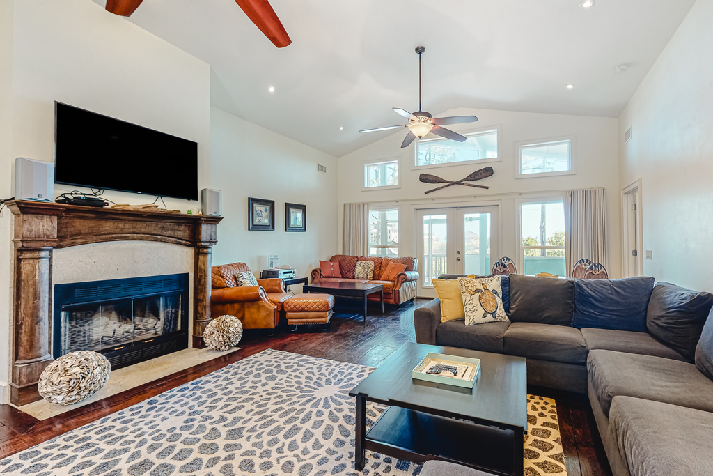 Dog-friendly home near the beach with beach gear, gas grill & washer&dryer