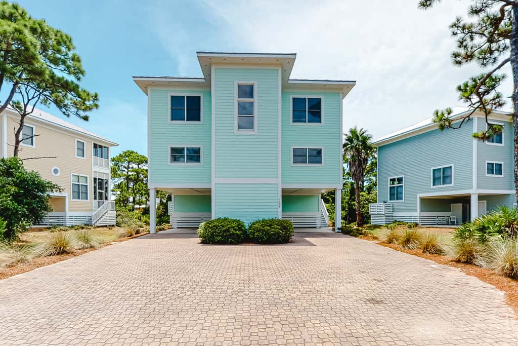 Spacious dog-friendly home with elevator, screened decks, on-site pool, & gym