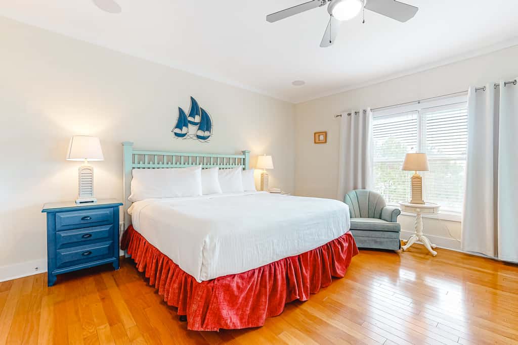 Spacious dog-friendly home with elevator, screened decks, on-site pool, & gym