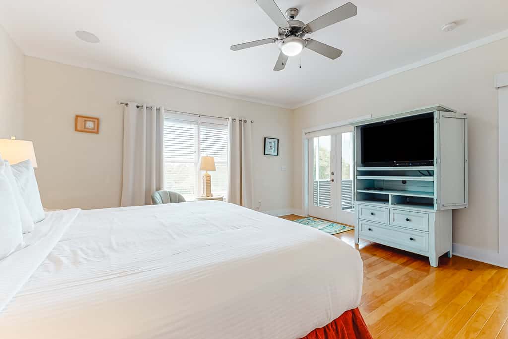 Spacious dog-friendly home with elevator, screened decks, on-site pool, & gym