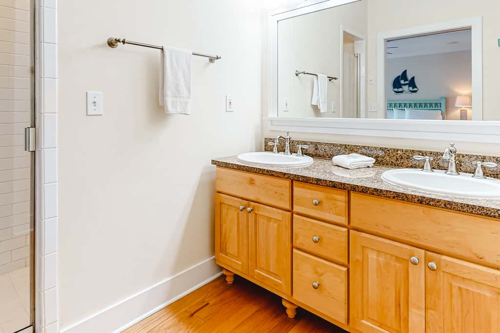 Spacious dog-friendly home with elevator, screened decks, on-site pool, & gym