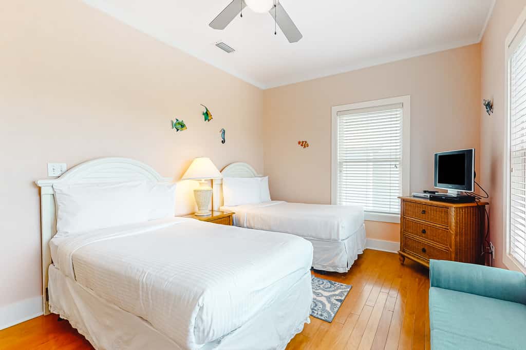 Spacious dog-friendly home with elevator, screened decks, on-site pool, & gym